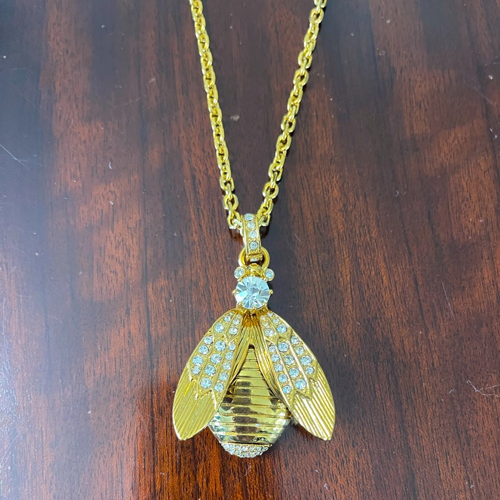 Ann Taylor Gold Tone Bee Rhinestone Chain Necklace 34”
Brand New with Tag